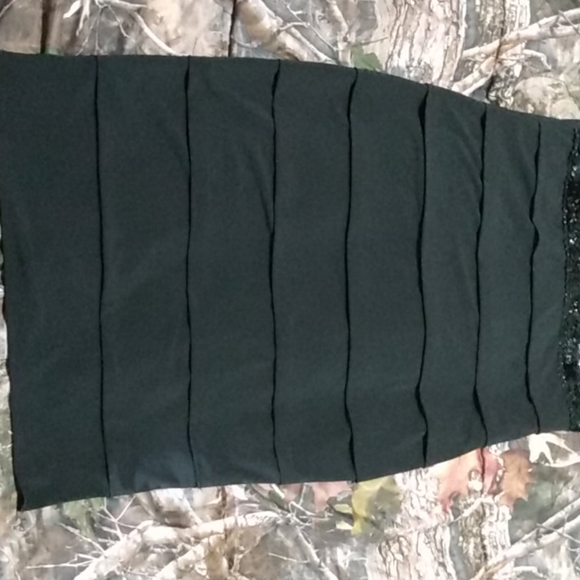 Dress - Picture 3 of 4